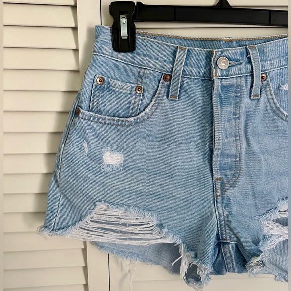Levi’s Women’s denim shorts size 25 - Picture 2 of 6